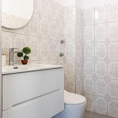 33 - Central, Access Appartement *